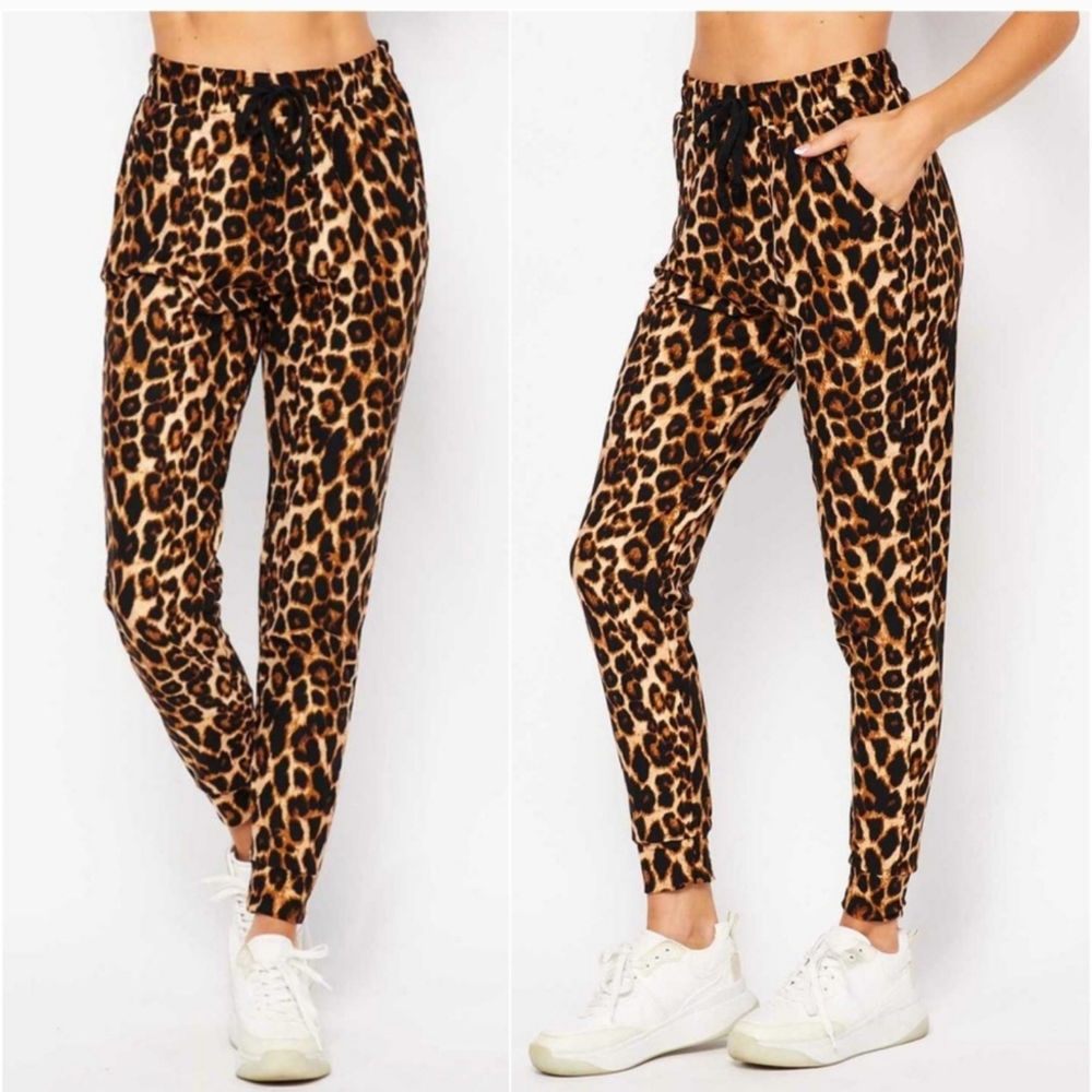 Women's Buttery Soft Leopard Joggers NWT - M
